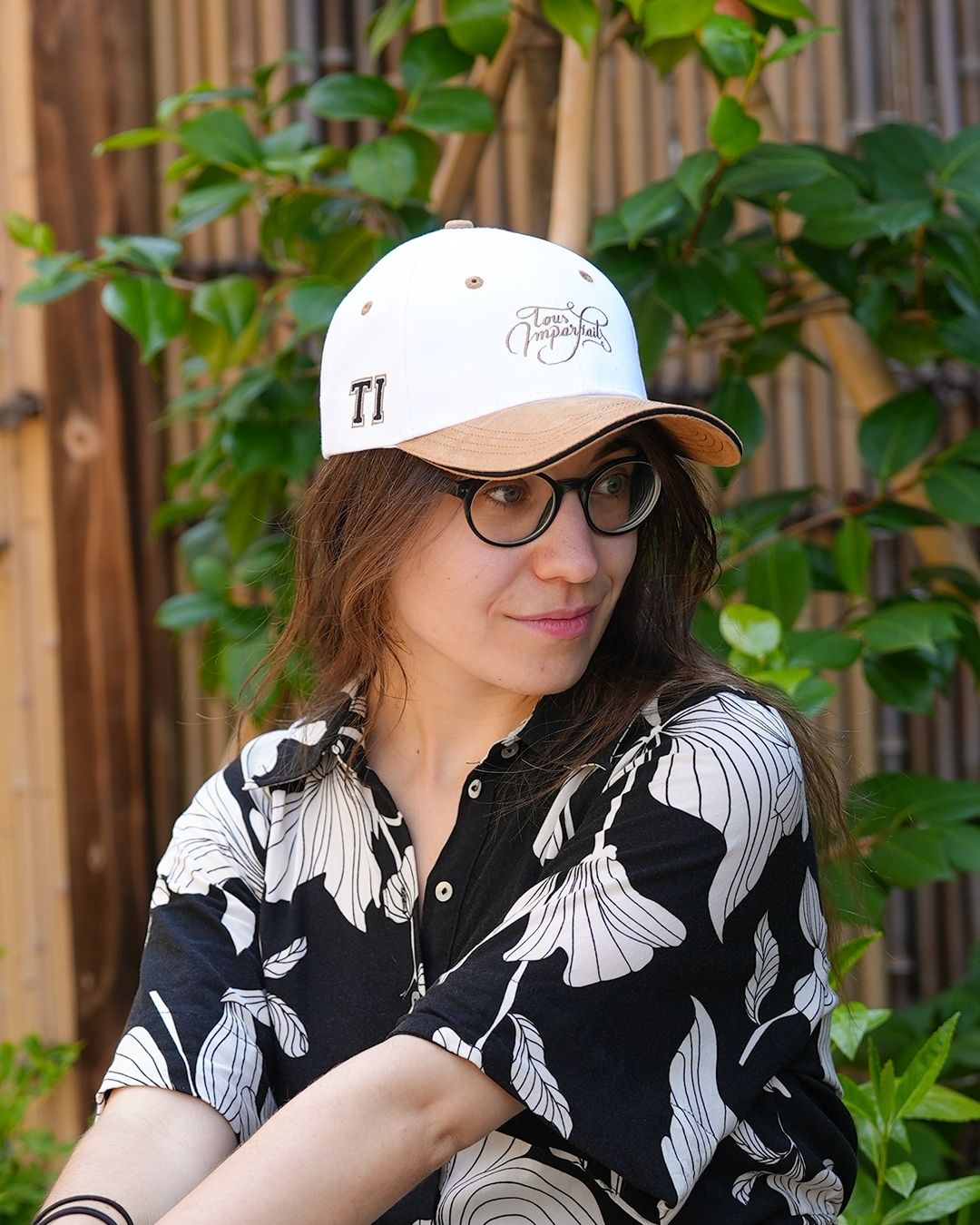 Casquette blanche porté par Eva d'Ici Japon Corp