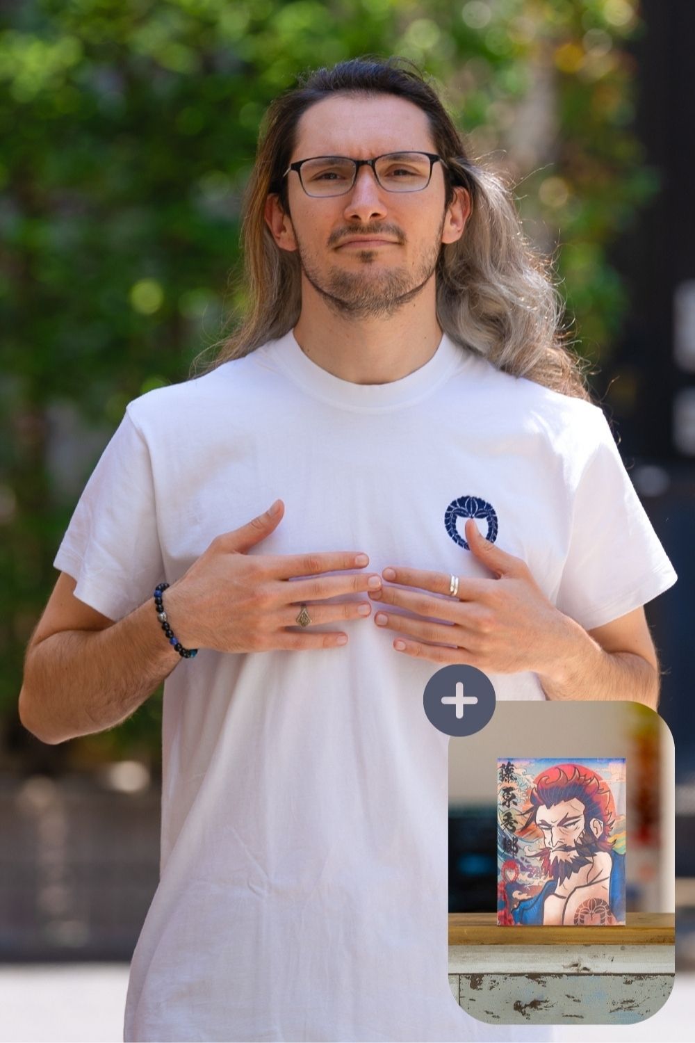 T-shirt Fujiwara blanc de face, avec visuel du shikishi contenu avec