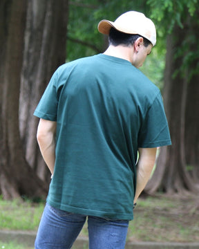 T-shirt IJC Basic vert, porté par Léo, de dos