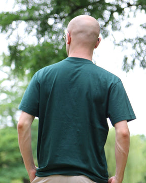 T-shirt IJC Basic vert, porté par Théo, de dos